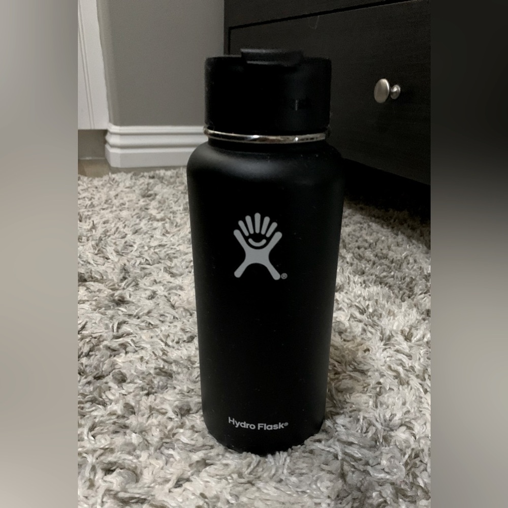 Hydro Flask 32 oz - like new!!